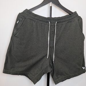 Vuori Meta Easy Short Mens Large Green Casual Stretch Lightweight Comfort V344